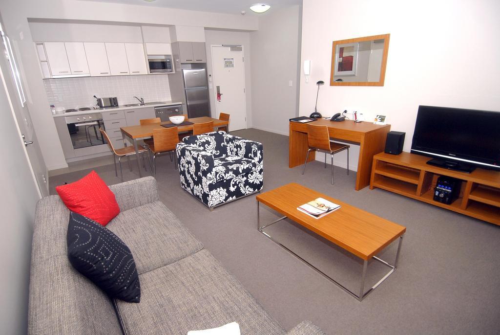 Gladstone Downtown Central Apartment Hotel Official Стая снимка